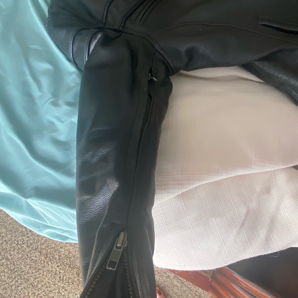 Leather jacket - Picture 6 of 7